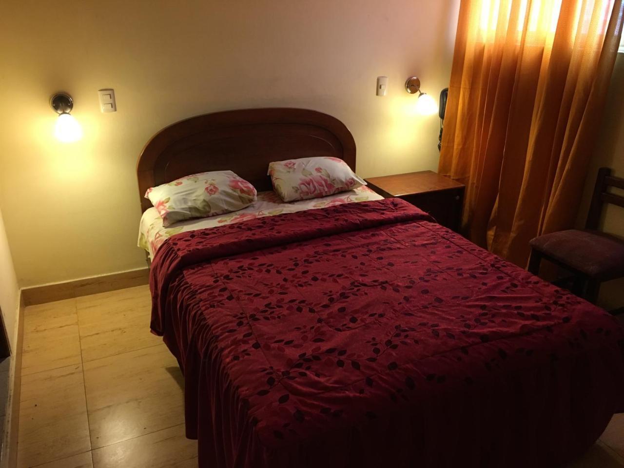 Mandarin Hotel *